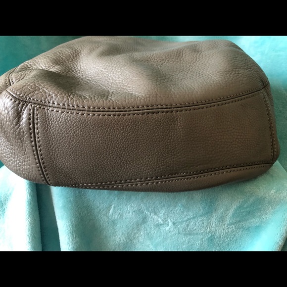 Michael Kors gray pebble leather Hobo, checkbook wallet w/Silver hardware - Picture 5 of 9